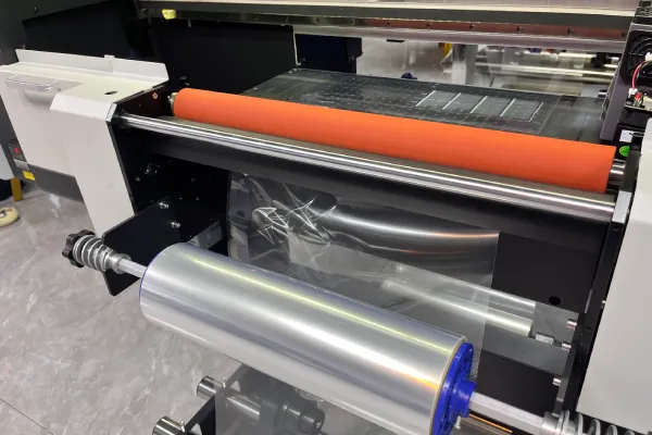 Integrated film coated high-precision rubber roller